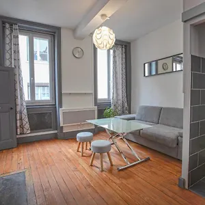 studio-confort-hotel-de-ville.hotels-rhonealpes.com/