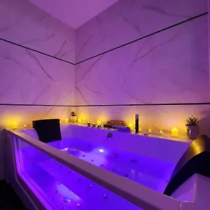 Chalet privatif / suite romantique love balneo Chalet